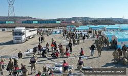 Diyarbakır'da Mehmetçik ve gönüllüler 4.200 çadır kuruyor