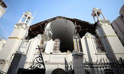 İskenderun'da ağır hasar gören Aziz Nikola Kilisesi 151 yıl sonra aynı kaderi yaşadı