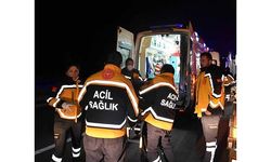 Kırıkkale'de deprem bölgesinden dönen ekibi taşıyan midibüsün devrildiği kazada 13 kişi yaralandı