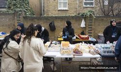 Londra'da Türkiye'deki depremzedeler için kermes düzenlendi