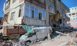 Sigorta eksperleri hasar tespit çalışmaları için deprem bölgesinde