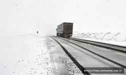 Ardahan-Şavşat kara yolu kar nedeniyle ağır tonajlı araç geçişine kapatıldı
