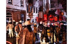 Beyoğlu'nda bir binada çıkan yangın söndürüldü