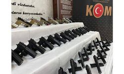 Edirne'de otomobilinde 59 ruhsatsız tabanca bulunan şüpheli tutuklandı