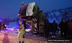 Erzincan'da yolcu otobüsü devrildi, 2 kişi öldü, 21 kişi yaralandı