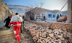 İran'ın Hoy kentinde 5,6 büyüklüğündeki depremde 82 kişi yaralandı