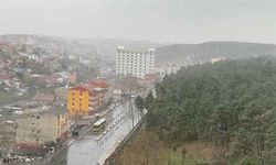 İstanbul'da sağanak ve fırtına ulaşımda aksamalara neden oldu