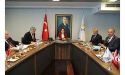İYİ Parti Genel Başkanı Akşener, partisinin belediye başkanlarıyla bir araya geldi