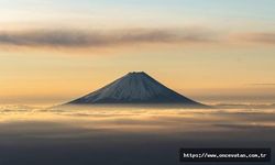 Japonya'da aktif yanardağ Fuji'nin patlaması halinde halktan yürüyerek kaçmaları istenecek