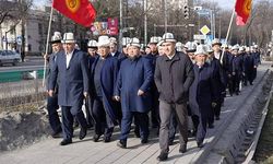 Kırgızistan'da "5 Mart Milli Ak Kalpak Günü" geçit töreniyle kutlandı