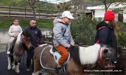 Samsun'da depremzede çocuklar ata binerek eğlendi