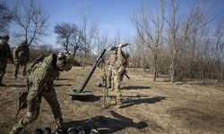 Ukrayna'da Zaporijya cephesinde konuşlanan topçu ve havan topu sistemleri görüntülendi