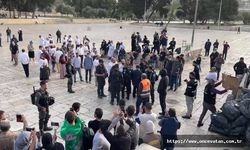 Aşırı sağcı Yahudi yerleşimciler İsrail polisi eşliğinde Mescid-i Aksa'ya baskın düzenledi