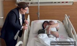 Bakan Yanık, depremden 128 saat sonra enkazdan kurtarılan bebeği annesiyle buluşturdu