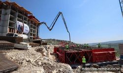 Depremin etkilediği Hatay'da temeli atılan konutların inşaatı devam ediyor