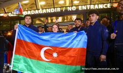 Ermenistan'daki bayrak yakma provokasyonunun ardından Azerbaycanlı halterciler Bakü'ye döndü