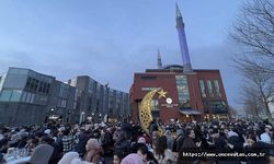 Hollanda'da "Cami Meydanı"nda 1500 kişilik sokak iftarı düzenlendi