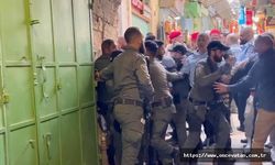 İsrail güçleri Kudüs'te "Kutsal Ateş" ayinine katılmak isteyen Hristiyanlara saldırdı