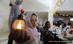 Suriye'de yetimler "Dünya Yetimler Günü"nde iftarda buluştu
