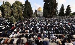 Mescid-i Aksa'da yaklaşık 120 bin Müslüman bayram namazını kıldı