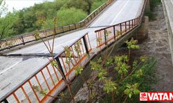 Balıkesir'de sağanak nedeniyle zarar gören köprü ulaşıma kapatıldı