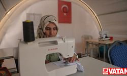 Kahramanmaraş'taki "çadır atölye"de kadınlar hem üretiyor hem stres atıyor