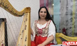 Müzisyen Zeynep Öykü, hem çaldığı hem üretimini yaptığı arp ile dünyayı geziyor