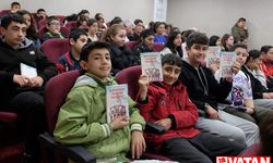Yazar Hasan Topdemir Zeytinburnu Bilgi Evleri öğrencileriyle buluştu