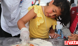 Depremzede çocuk şefler "iyileştiren pizza" için iş başı yaptı