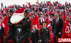 Gençlik ve Spor Bakanı Kasapoğlu, Anıtkabir'i ziyaret etti