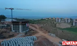 Deprem konutları inşaatında mesai gece gündüz sürüyor