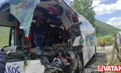 Konya'da yolcu otobüsünün kamyona çarpması sonucu 1 kişi öldü, 15 kişi yaralandı