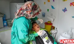 Malatya'da görevli diş hekimleri, depremzedeleri mobil araçlarda tedavi ediyor