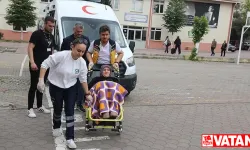 Bazı vatandaşlar oy kullanacakları okullara ambulansla getirildi