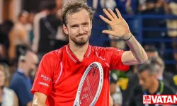 Roma Açık Tenis Turnuvası'nda Medvedev ve Rublev tur atladı