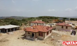 Hatay Altınözü'nde köy tipi afet evlerinin yapımı sürüyor