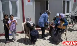 Depremzede kadınlar, acılarını yeni dostluklarla unutmaya çalışıyor