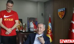 Bakan Akar, Kayserispor'un Yunan stoperine sürpriz yaptı