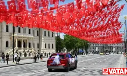 "Anadolu kırmızısı" Togg depremzede kardeşlerin sünnet arabası oldu