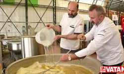 Gönüllü aşçılar deprem bölgesinde 3 aydır 3 öğün yemek çıkarıyor