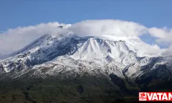 Ağrı Dağı'na mayıs ayında kar yağdı