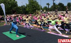 Büyükçekmece’de yüzlerce kadın yoga yaptı