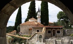 Karadağ'da farklı dinlerin huzur içinde yaşadığı kent: Bar
