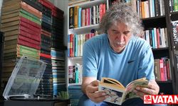 Malatyalı gazeteci, arşivini ve kitaplarını ağır hasarlı evinden konteynere taşıdı