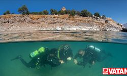 Dalgıçlar Van Gölü'nde su altı robotuyla temizlik yaptı