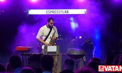 Çoklu enstrüman sanatçısı Ash, Espressolab Roastery'de konser verdi