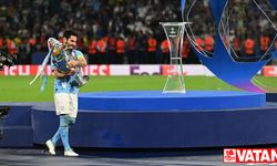 UEFA Şampiyonlar Ligi kupası İlkay Gündoğan'ın ellerinde yükseldi