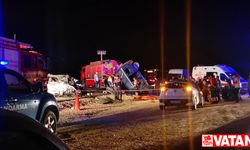 Gaziantep'te hafif ticari araç ile otomobil çarpıştı, 6 kişi öldü