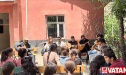 Hakkari'de gönüllü öğretmenler köydeki öğrencileri müzikle buluşturdu