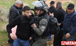 İsrail güçleri, işgal altındaki Batı Şeria'da 33 Filistinliyi gözaltına aldı